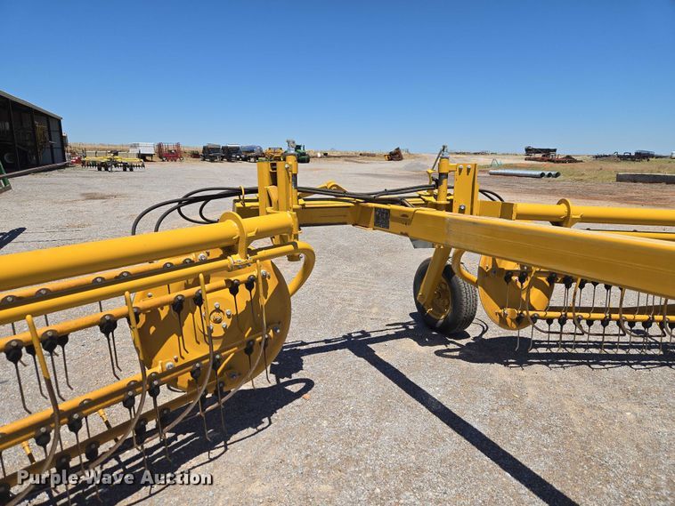 image for item EW0135 2023 Vermeer R2300 hay rake