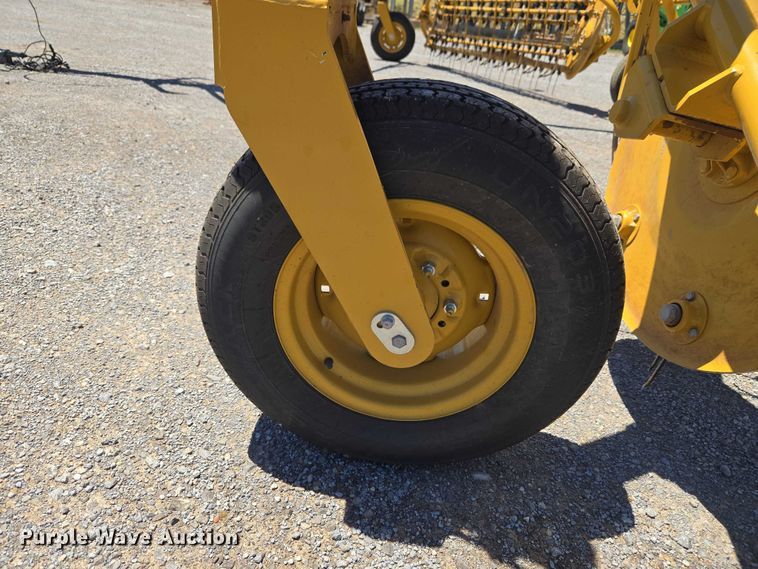 image for item EW0135 2023 Vermeer R2300 hay rake