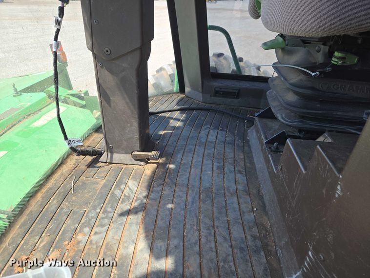 image for item EW0137 2012 John Deere R450 swather / windrower