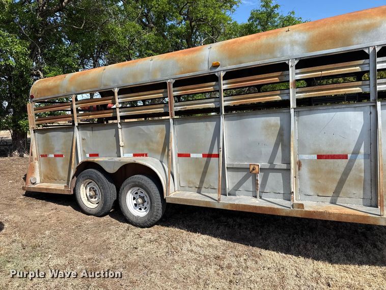 image for item EW4507 1972 BullMobile livestock trailer