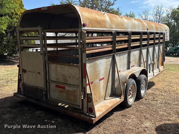 image for item EW4507 1972 BullMobile livestock trailer