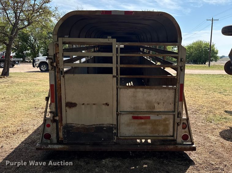 image for item EW4507 1972 BullMobile livestock trailer