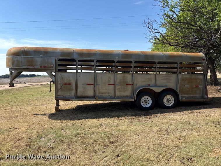 image for item EW4507 1972 BullMobile livestock trailer