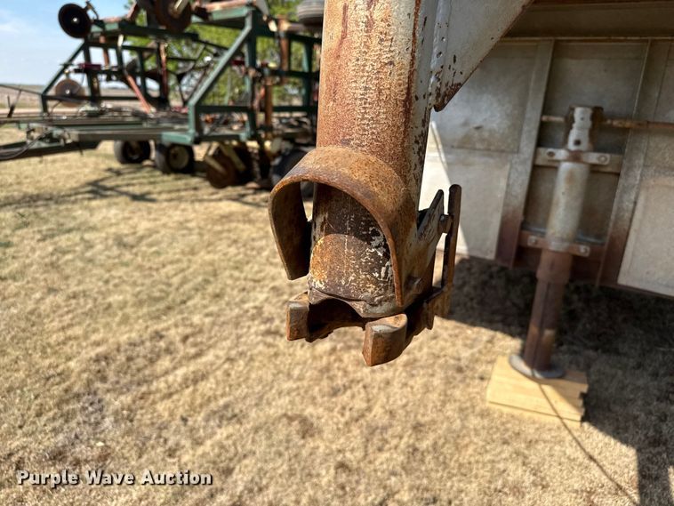 image for item EW4507 1972 BullMobile livestock trailer
