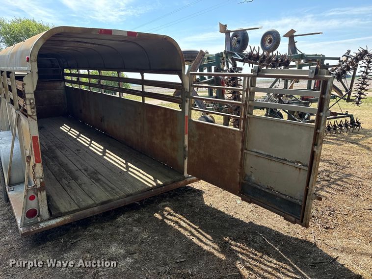 image for item EW4507 1972 BullMobile livestock trailer