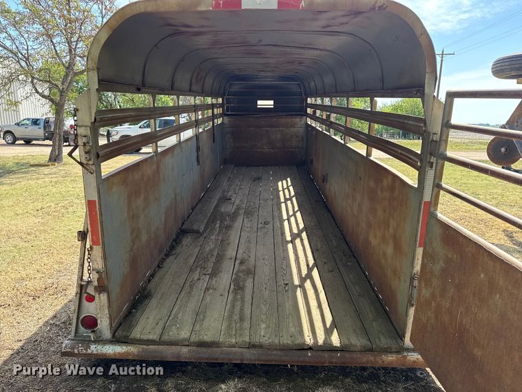 image for item EW4507 1972 BullMobile livestock trailer