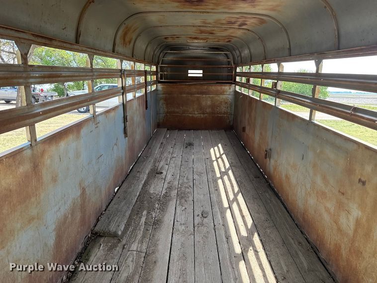 image for item EW4507 1972 BullMobile livestock trailer