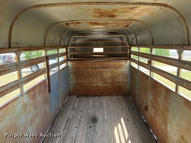 image for item EW4507 1972 BullMobile livestock trailer