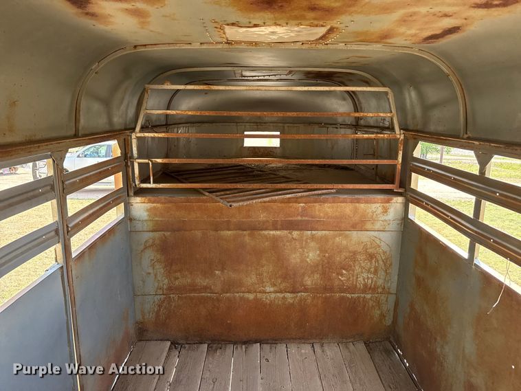 image for item EW4507 1972 BullMobile livestock trailer