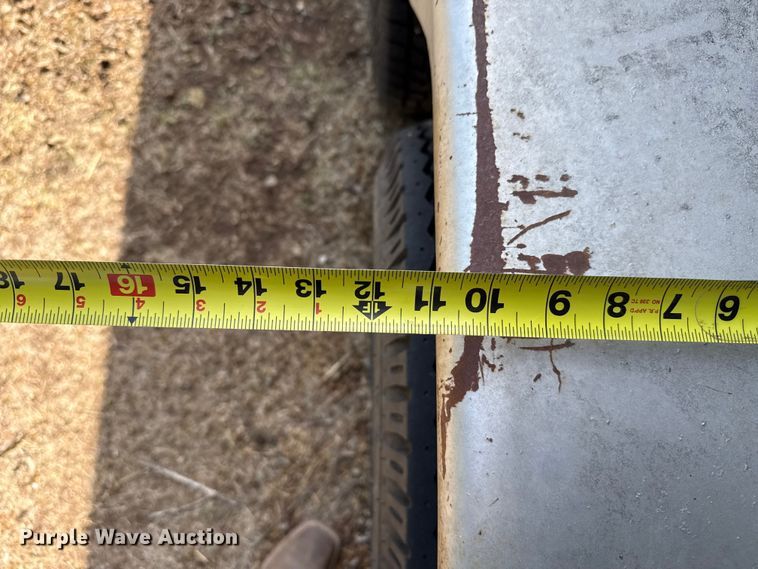 image for item EW4507 1972 BullMobile livestock trailer