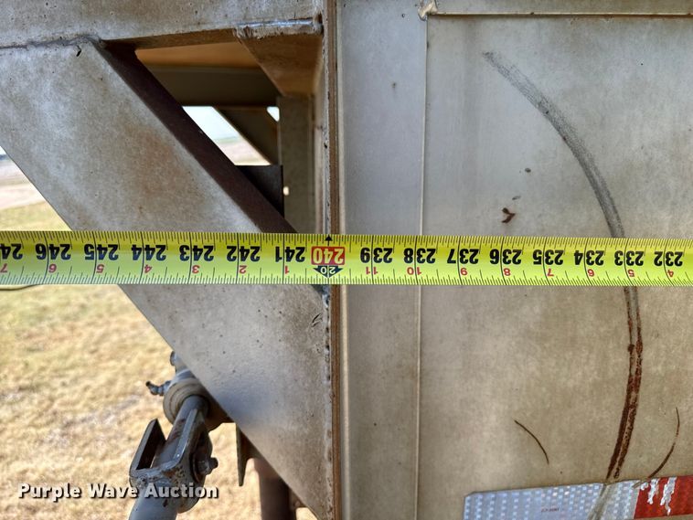 image for item EW4507 1972 BullMobile livestock trailer