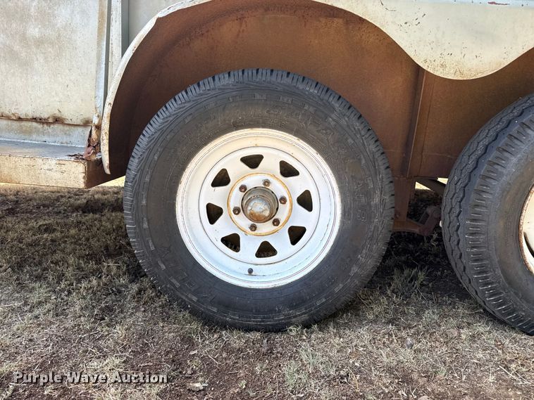 image for item EW4507 1972 BullMobile livestock trailer