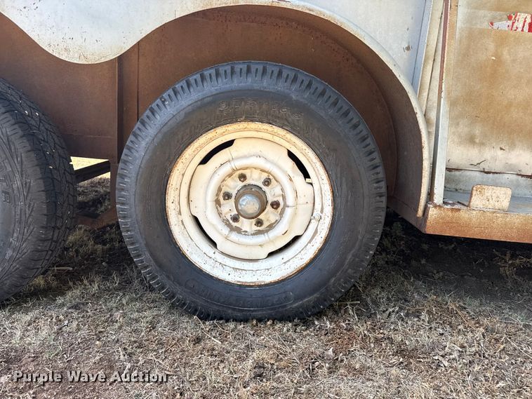 image for item EW4507 1972 BullMobile livestock trailer