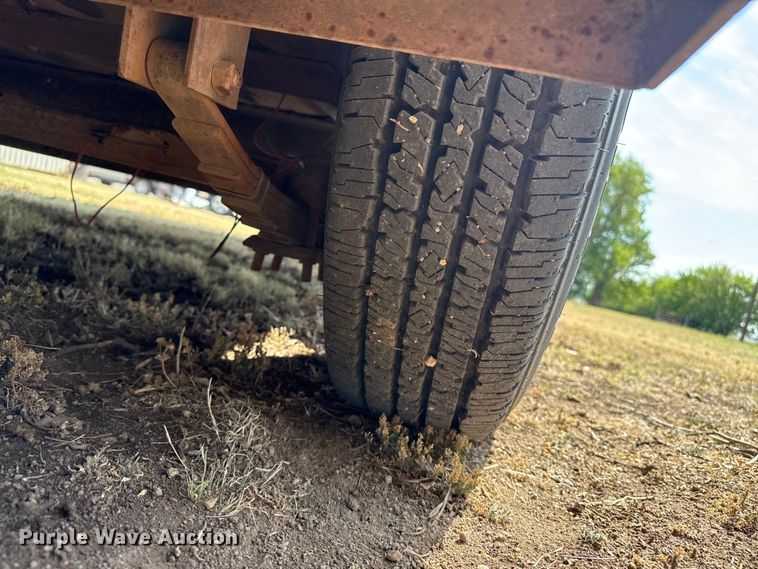 image for item EW4507 1972 BullMobile livestock trailer