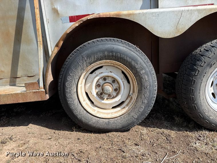 image for item EW4507 1972 BullMobile livestock trailer