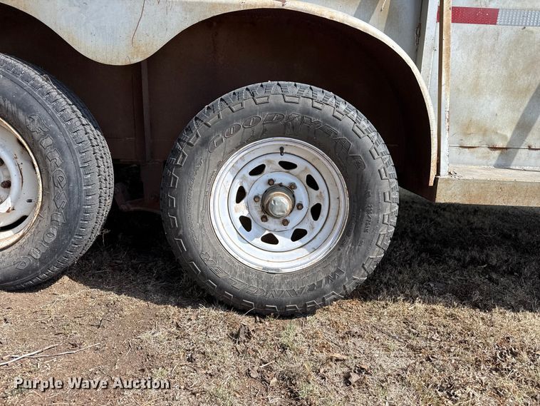 image for item EW4507 1972 BullMobile livestock trailer