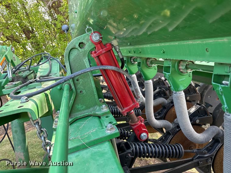 image for item EW4509 John Deere 455 grain drill