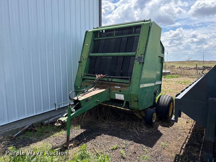 image for item EW4512 John Deere 530 round baler