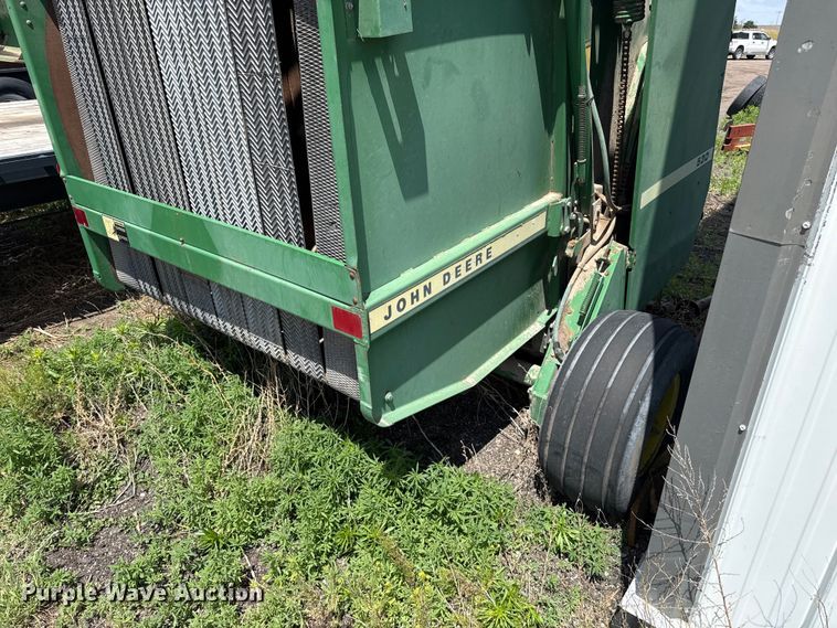 image for item EW4512 John Deere 530 round baler