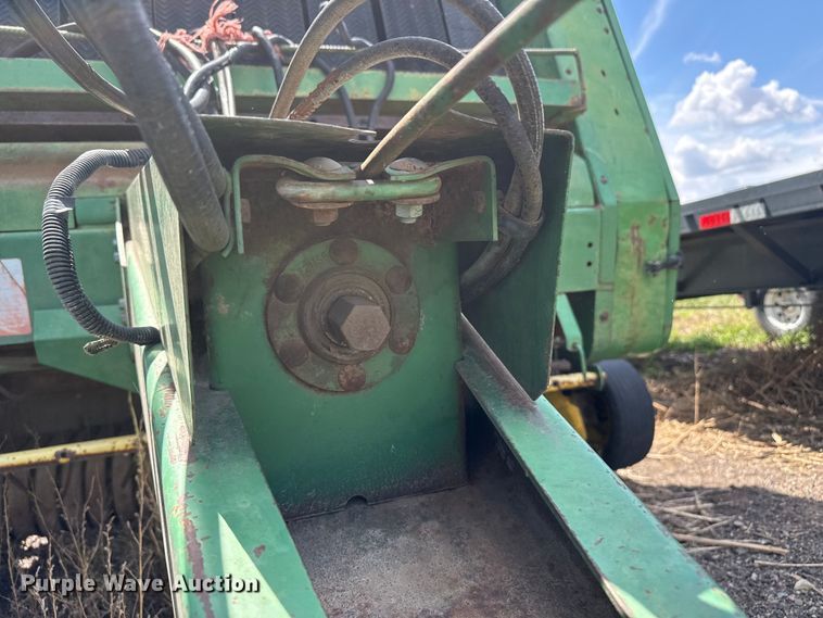 image for item EW4512 John Deere 530 round baler