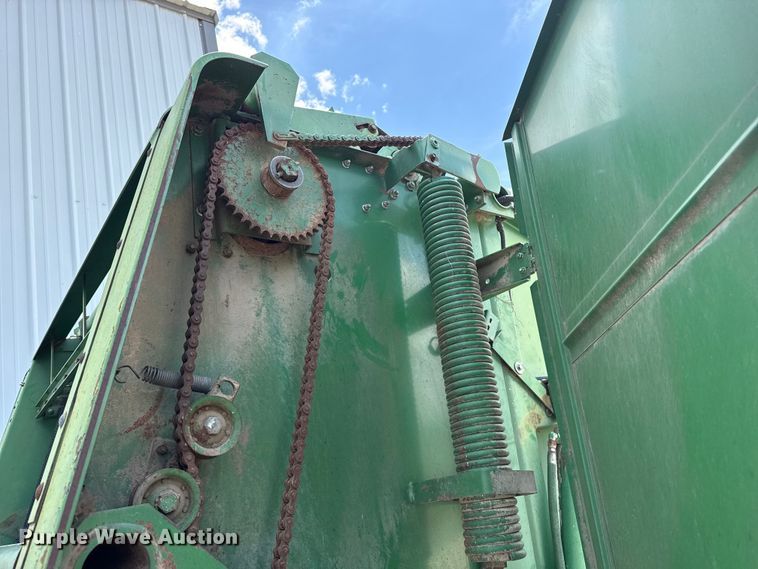 image for item EW4512 John Deere 530 round baler