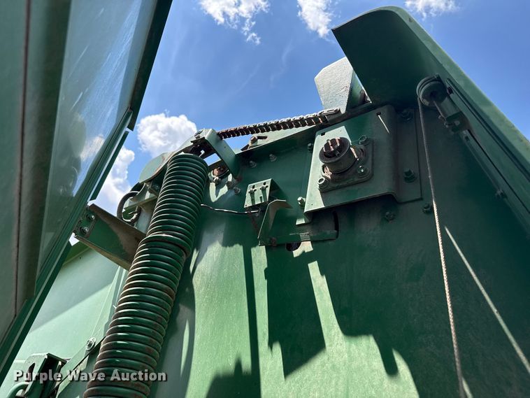 image for item EW4512 John Deere 530 round baler