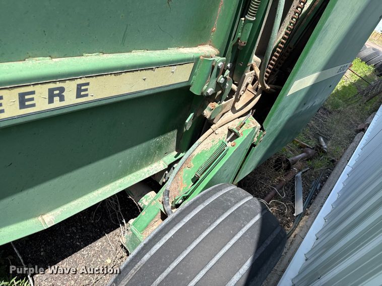 image for item EW4512 John Deere 530 round baler