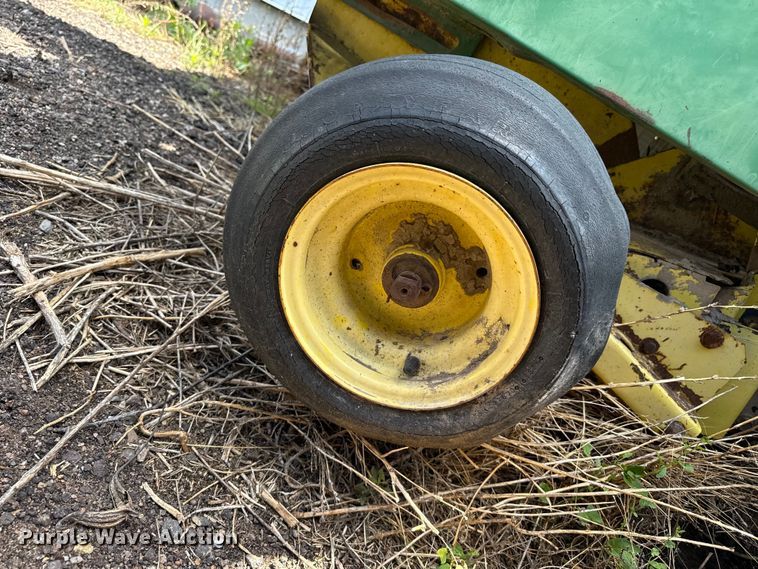 image for item EW4512 John Deere 530 round baler