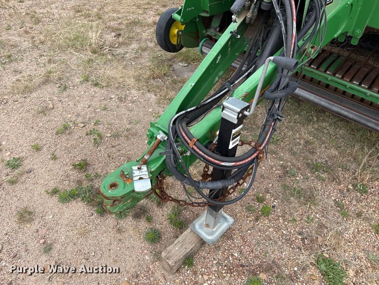 image for item EW4513 2012 John Deere 569  round baler