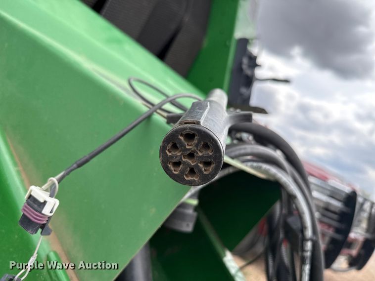 image for item EW4513 2012 John Deere 569  round baler