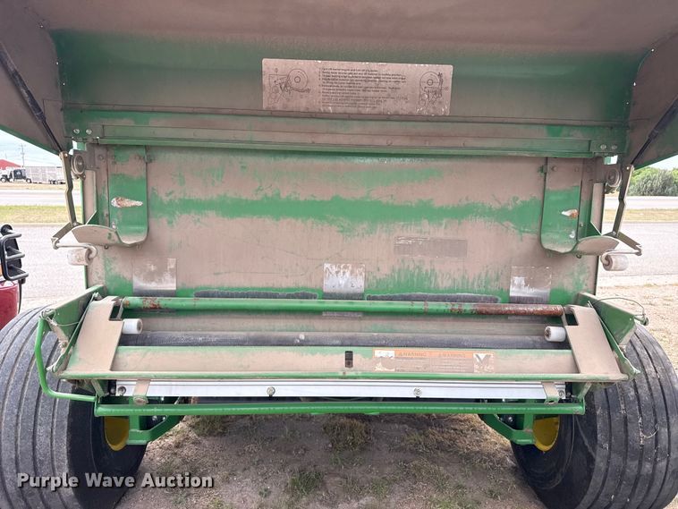 image for item EW4513 2012 John Deere 569  round baler