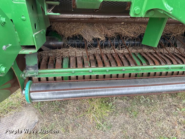 image for item EW4513 2012 John Deere 569  round baler