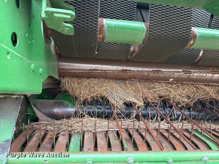 image for item EW4513 2012 John Deere 569  round baler