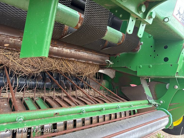 image for item EW4513 2012 John Deere 569  round baler