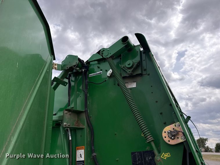 image for item EW4513 2012 John Deere 569  round baler