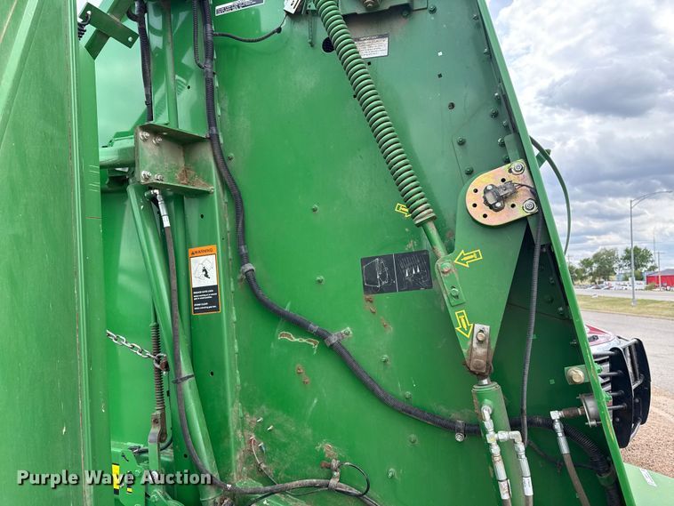 image for item EW4513 2012 John Deere 569  round baler