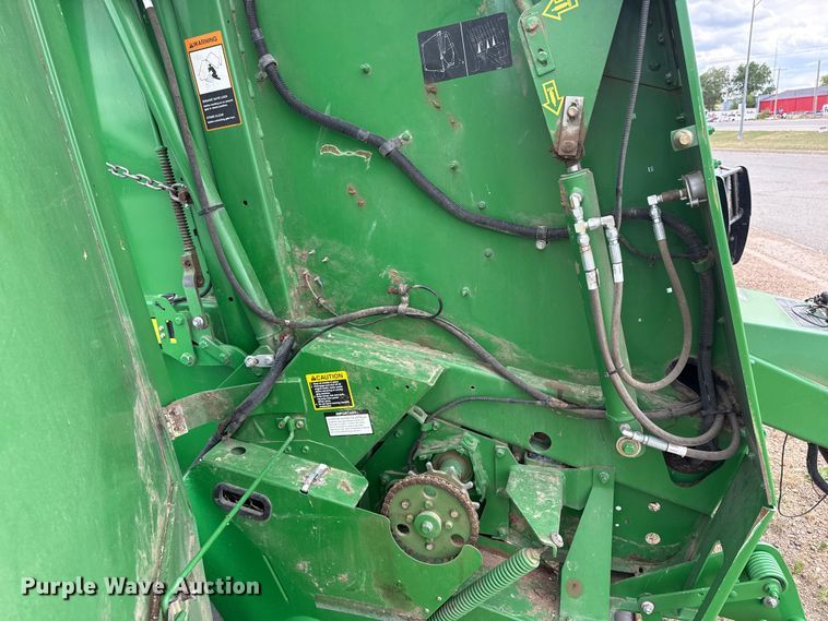 image for item EW4513 2012 John Deere 569  round baler