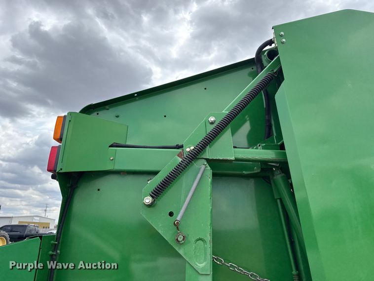 image for item EW4513 2012 John Deere 569  round baler