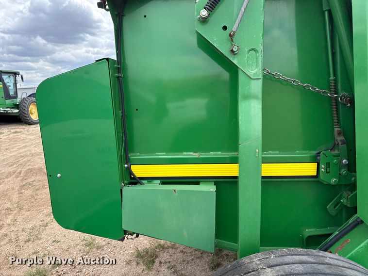 image for item EW4513 2012 John Deere 569  round baler