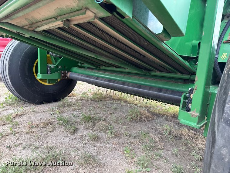 image for item EW4513 2012 John Deere 569  round baler