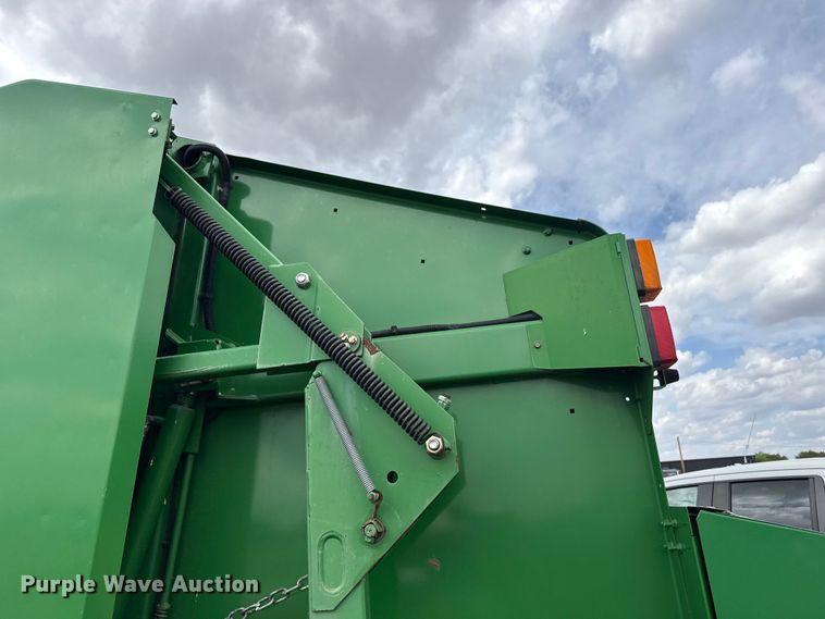 image for item EW4513 2012 John Deere 569  round baler