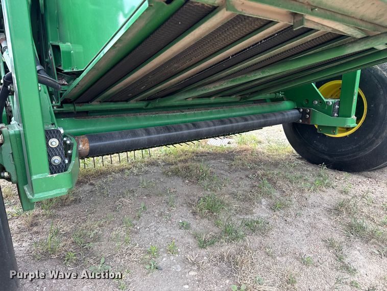 image for item EW4513 2012 John Deere 569  round baler