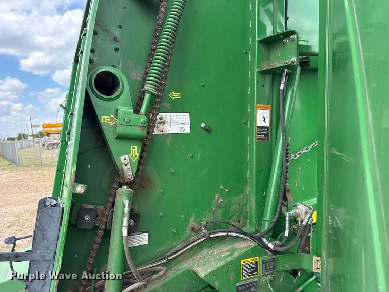 image for item EW4513 2012 John Deere 569  round baler