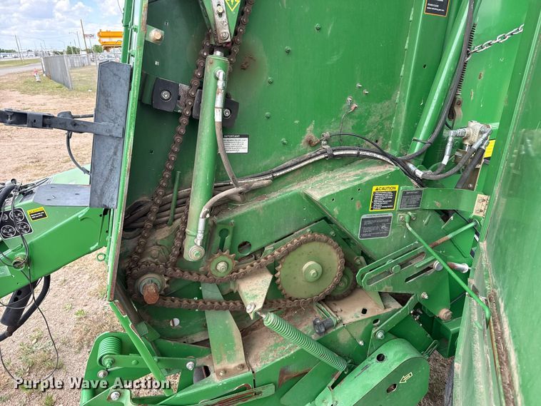 image for item EW4513 2012 John Deere 569  round baler