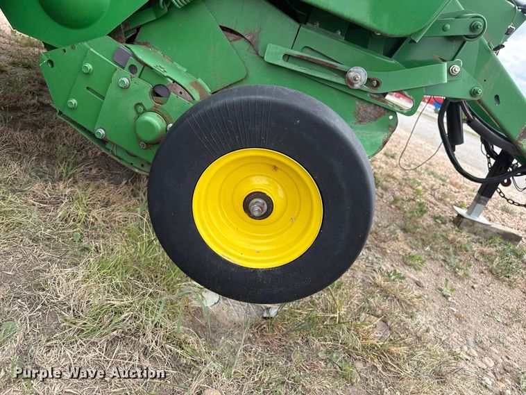 image for item EW4513 2012 John Deere 569  round baler