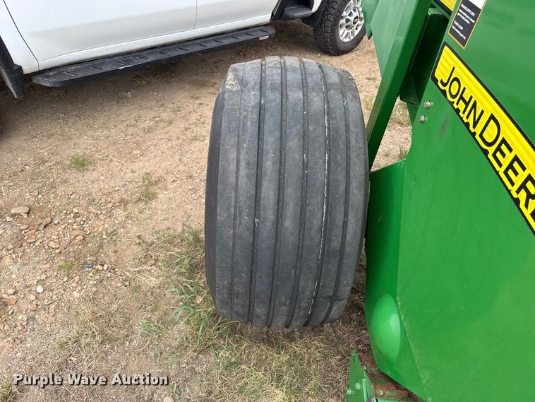 image for item EW4513 2012 John Deere 569  round baler