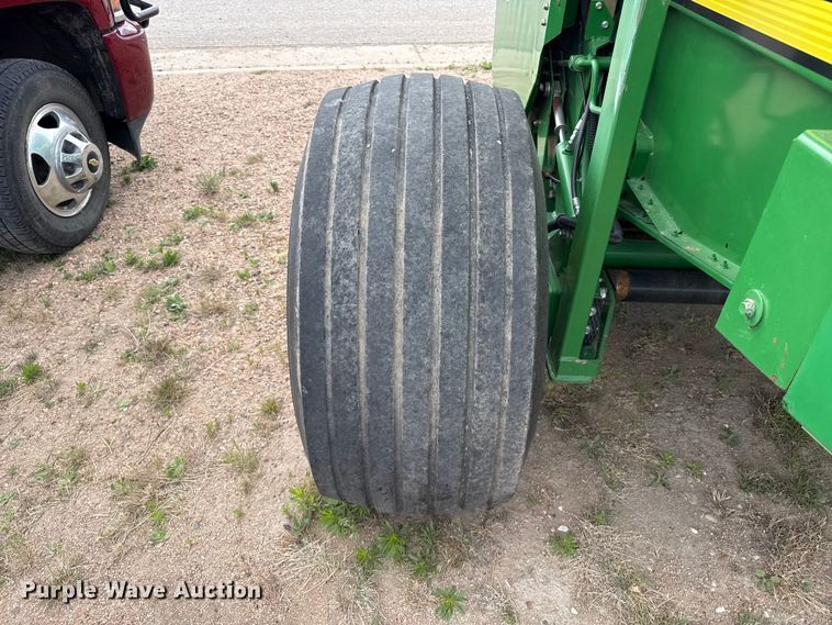 image for item EW4513 2012 John Deere 569  round baler