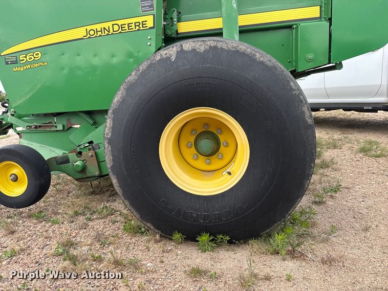 image for item EW4513 2012 John Deere 569  round baler