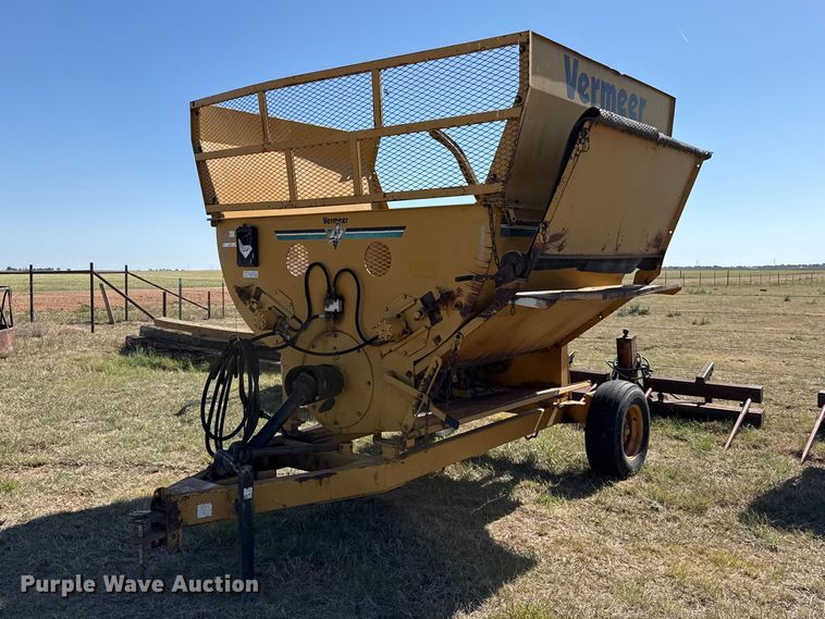 image for item EW4572 1999 Vermeer BP6800 bale processor