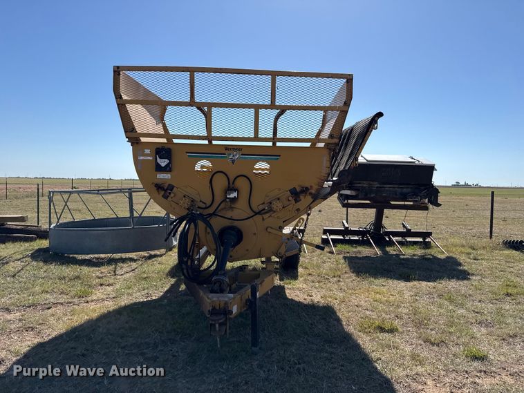 image for item EW4572 1999 Vermeer BP6800 bale processor